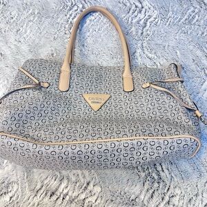 GUESS Signature Tote in Gray and Cream